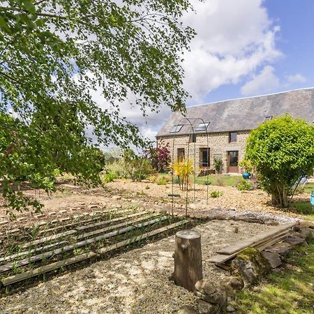 Le Jardin Des Fees Bed & Breakfast Savigny-le-Vieux ภายนอก รูปภาพ