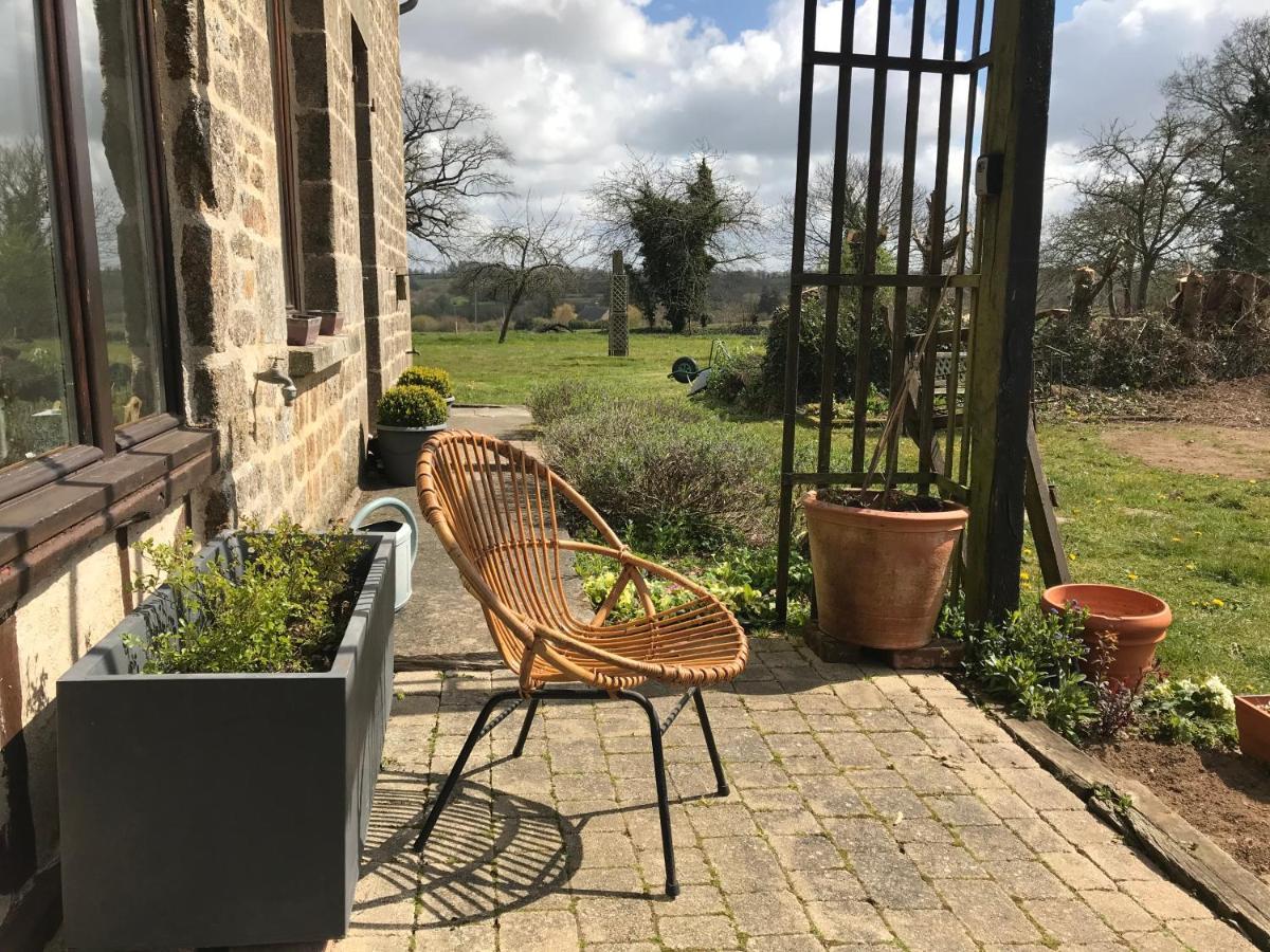 Le Jardin Des Fees Bed & Breakfast Savigny-le-Vieux ภายนอก รูปภาพ