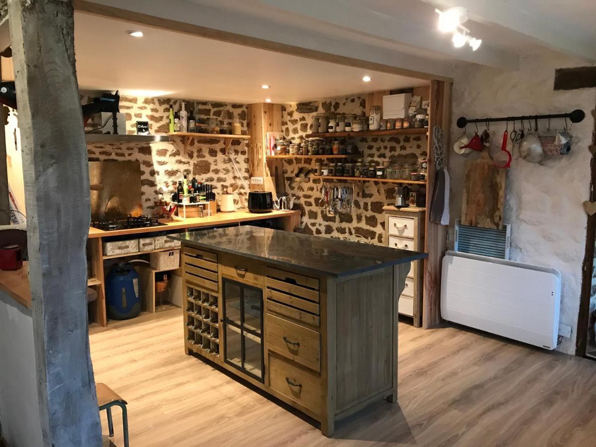 Le Jardin Des Fees Bed & Breakfast Savigny-le-Vieux ภายนอก รูปภาพ