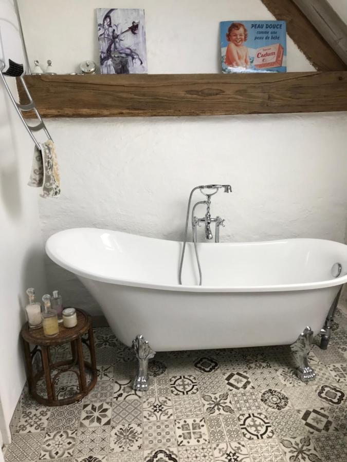 Le Jardin Des Fees Bed & Breakfast Savigny-le-Vieux ภายนอก รูปภาพ