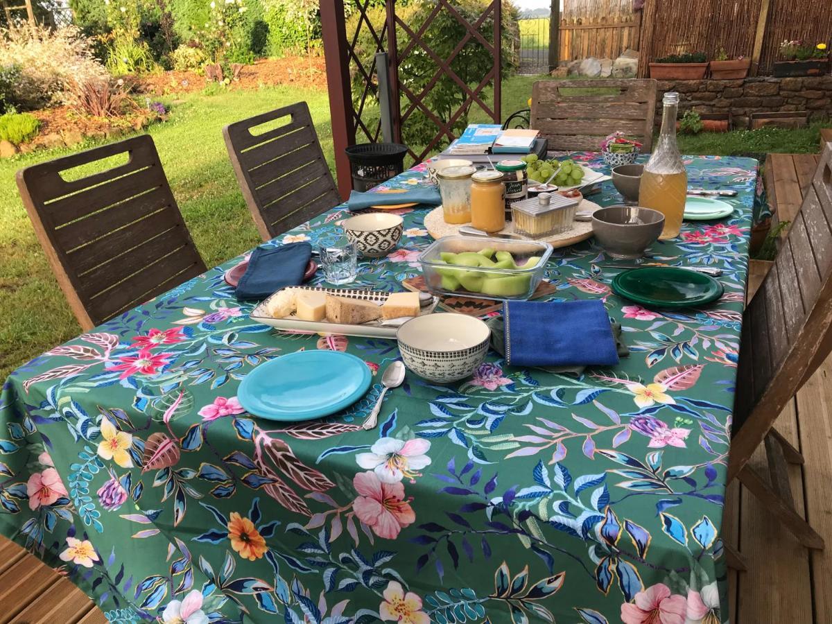 Le Jardin Des Fees Bed & Breakfast Savigny-le-Vieux ภายนอก รูปภาพ