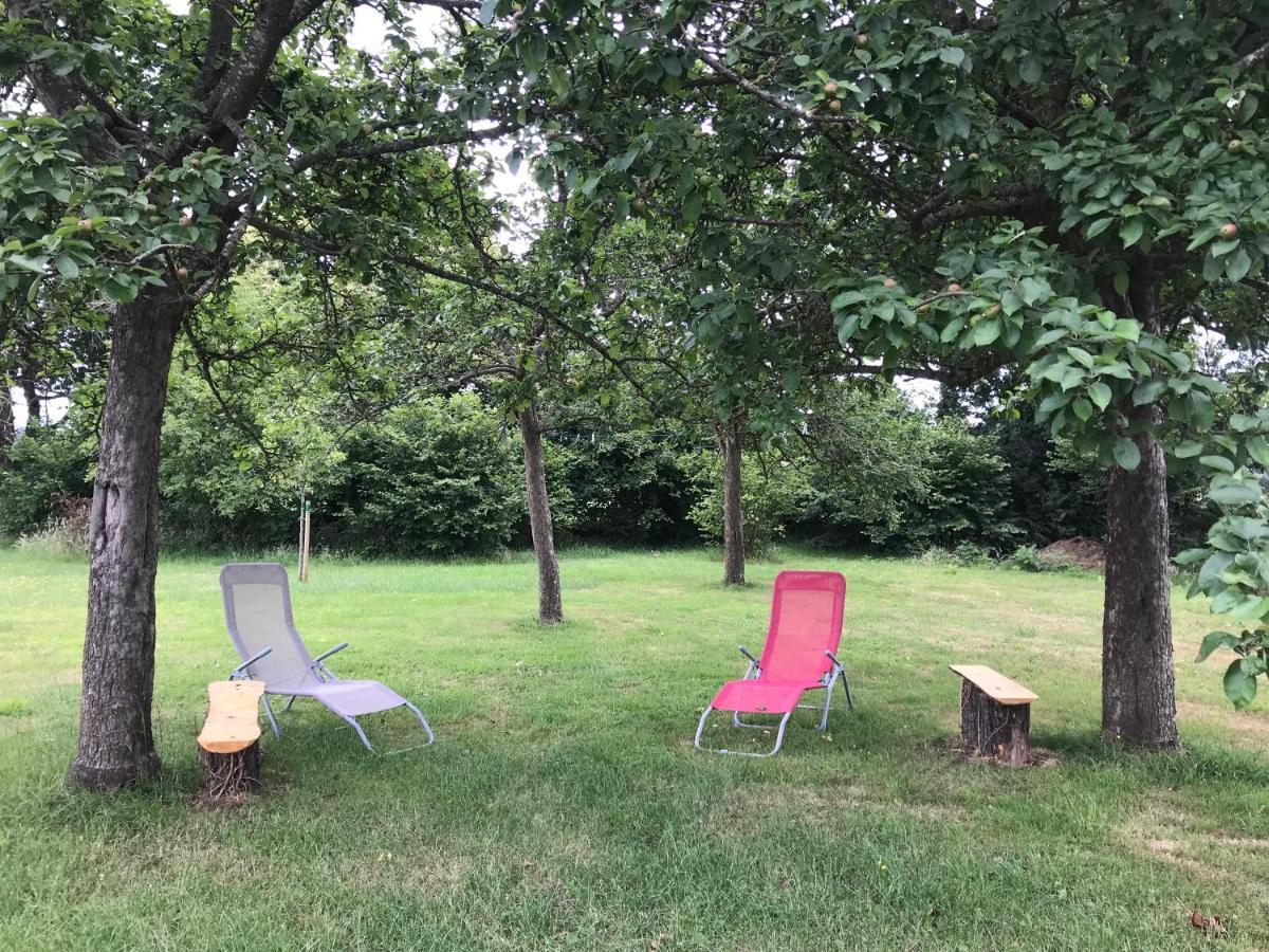 Le Jardin Des Fees Bed & Breakfast Savigny-le-Vieux ภายนอก รูปภาพ
